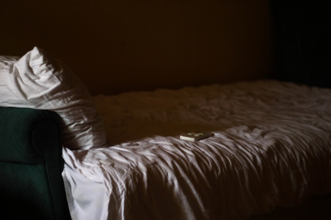 Anziana morta da 5 anni: il figlio teneva le ossa sul letto e continuava a intascare la pensione