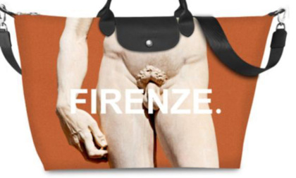 Le parti intime del David di Michelangelo su una borsa francese: "Offesa", parte la denuncia