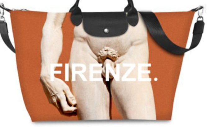 Le parti intime del David di Michelangelo su una borsa francese: “Offesa”, parte la denuncia