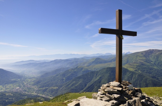 Le croci sulle montagne restano. Il Cai: “Nessuna volontà di toglierle”