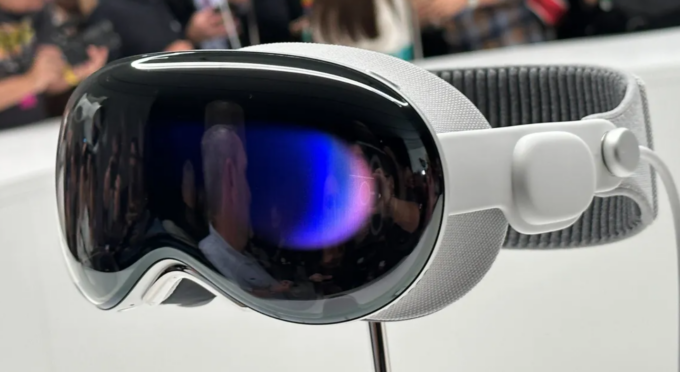 Come funziona (e quanto costa) il nuovo visore Vision Pro di Apple