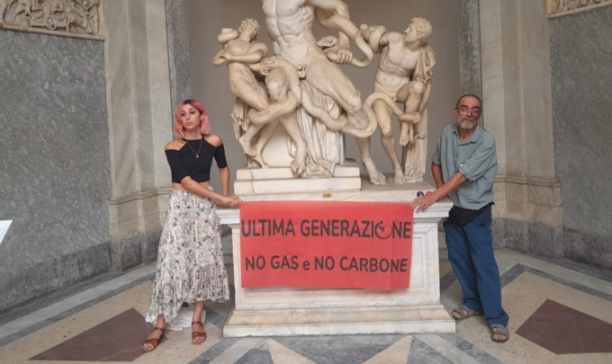 Incollati al Laocoonte, prima condanna per Ultima Generazione: il Vaticano non perdona