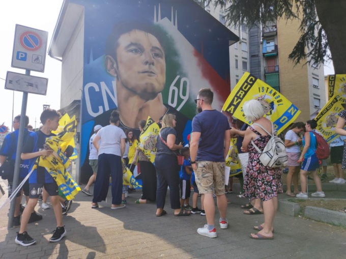 Un murale da 9 metri dedicato a Javier Zanetti, e lui va a firmarlo