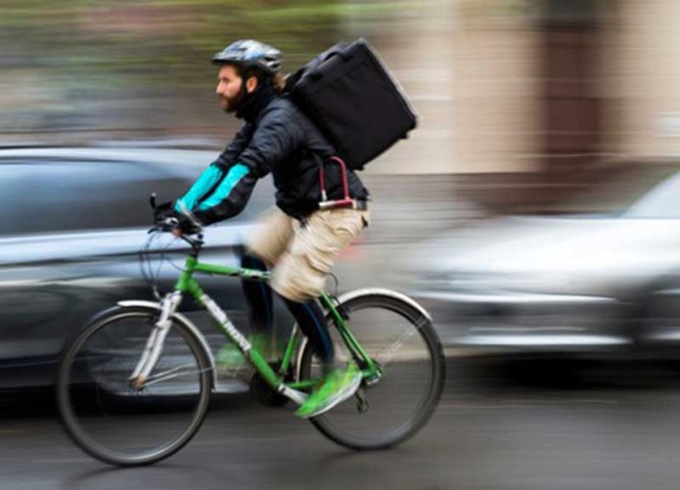 Incidenti sul lavoro: una vittima e sei feriti. Riconosciuto l’infortunio sul lavoro a un rider ferito durante consegna