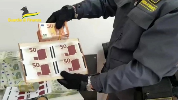 Come riconoscere le banconote false da 20 e 50 euro: in circolazione ci sono 5 milioni