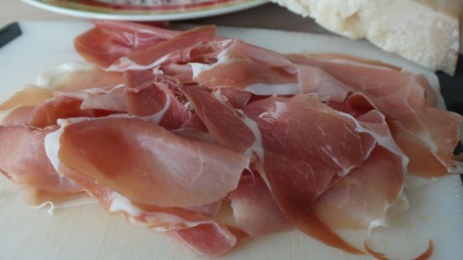 Listeria nel prosciutto venduto da Aldi (e non solo): i prodotti e i lotti ritirati
