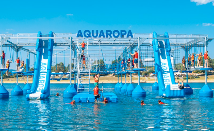 Sul lago di Como ha aperto il primo ninja park acquatico d’Italia