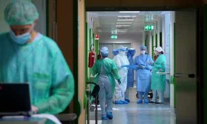 Da Tokio all'Italia con un volo di Stato per salvarla dalla meningite: 53enne muore dopo l'arrivo