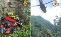 Cadono in un dirupo con il quad: il video dello spettacolare salvataggio in elicottero