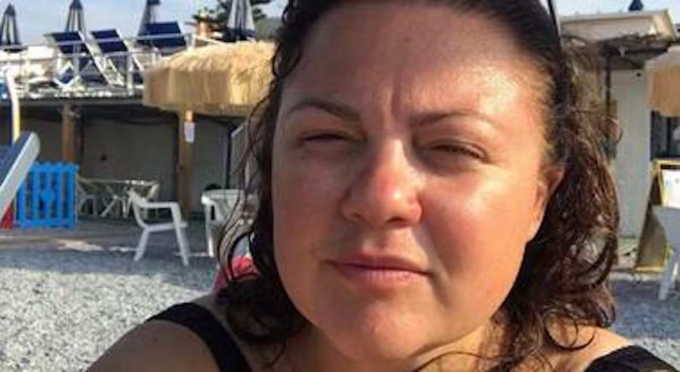 Prof accoltellata ad Abbiategrasso: “Nessun rancore per lo studente, ma i genitori potevano scusarsi”. Il perdono chiesto al preside