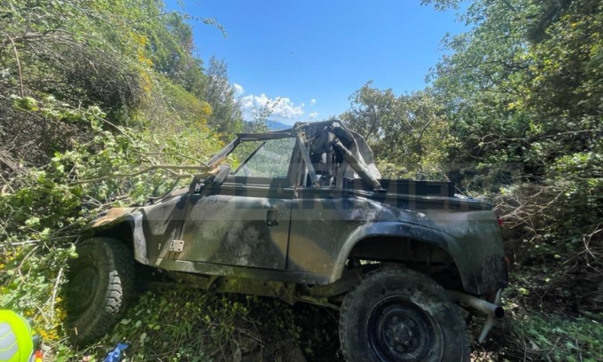 Fuoristrada militare precipita in un burrone di 30 metri: tre morti e un superstite (sbalzato fuori dal veicolo)