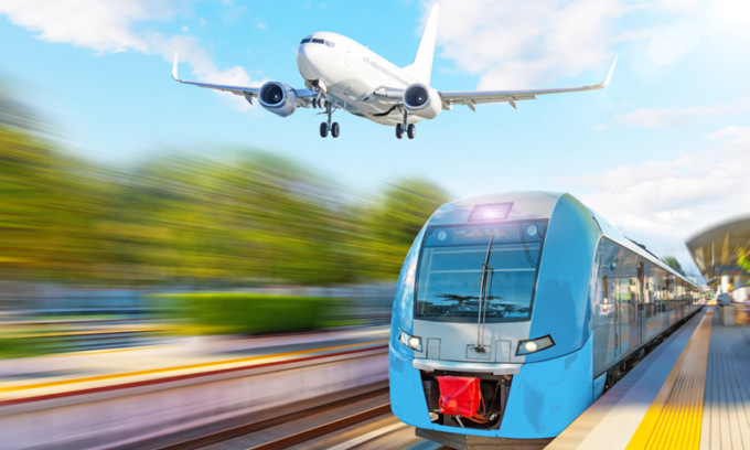 “Vantaggi fiscali scandalosi”: ecco perché in Europa i treni costano il doppio degli aerei (che inquinano)