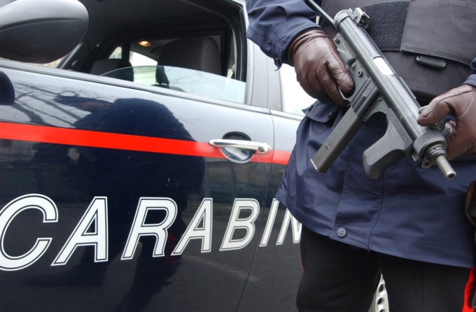 Carabiniere salva una donna e la vita al collega uccidendo lo stalker, eppure viene indagato