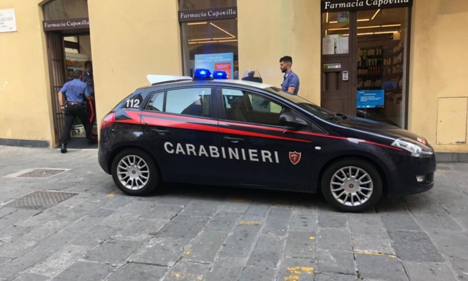 Incontra una bambina in strada e le urla “Vieni via con me”. Bloccata dai carabinieri e portata in Psichiatria