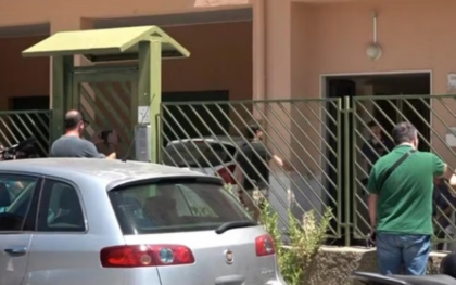 Femminicidio-suicidio ad Agrigento, soffoca la moglie e dopo si impicca: trovati dal figlio