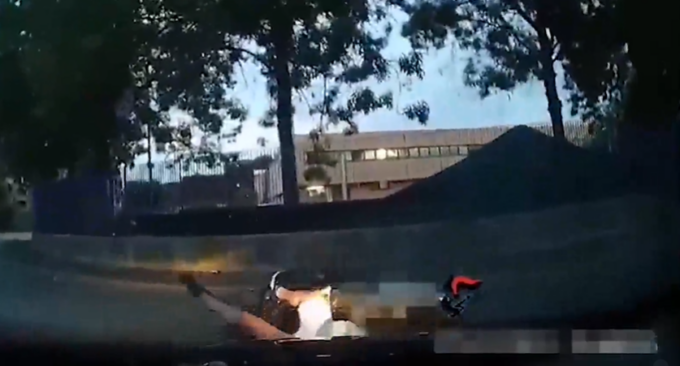 Ragazzino sullo scooter scappa dai carabinieri: il video mozzafiato dell’inseguimento