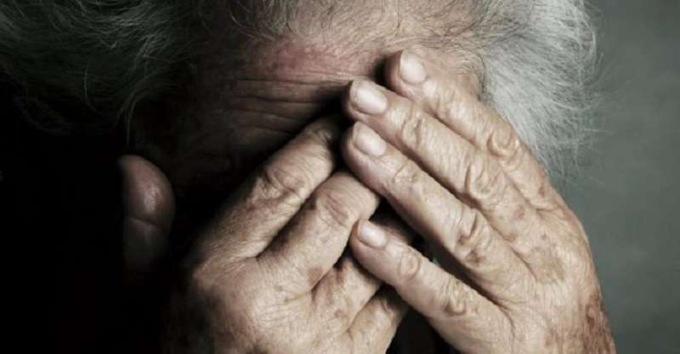 26enne violenta in strada una 78enne: inchiodato dalla prova del dna