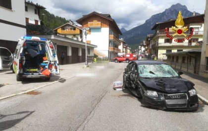 Tedesca al volante travolge intera famiglia a Belluno: morti bimbo nel passeggino, papà e nonna