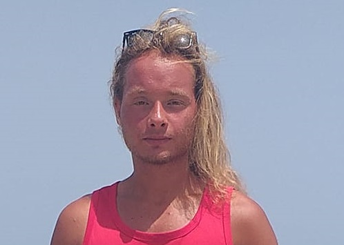 Altro bagnino-eroe: salva una quattordicenne che si getta in mare dov’era morto il padre