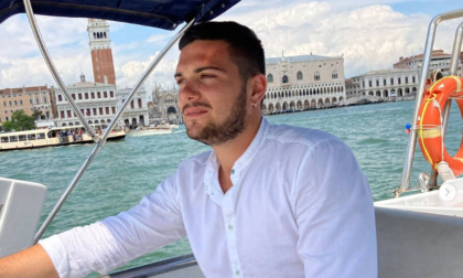 La barca urta un palo e cade: 28enne annega al termine della Festa del Redentore a Venezia