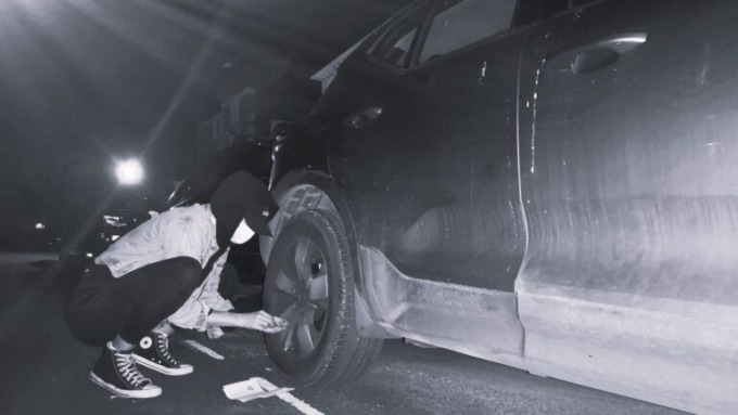 Chi sono i Tyre Extinguishers, gli attivisti che sgonfiano le gomme dei Suv