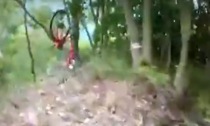 Il video della brutta caduta di Elisa Longo Borghini al Giro d'Italia Donne