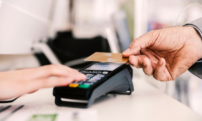 Non ci sono più scuse sui POS: le banche cominciano ad azzerare le commissioni