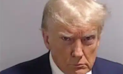 Trump arrestato: la foto segnaletica che diventerà il simbolo della sua campagna elettorale