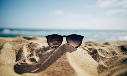 Dieci suggerimenti per proteggere gli occhi in spiaggia