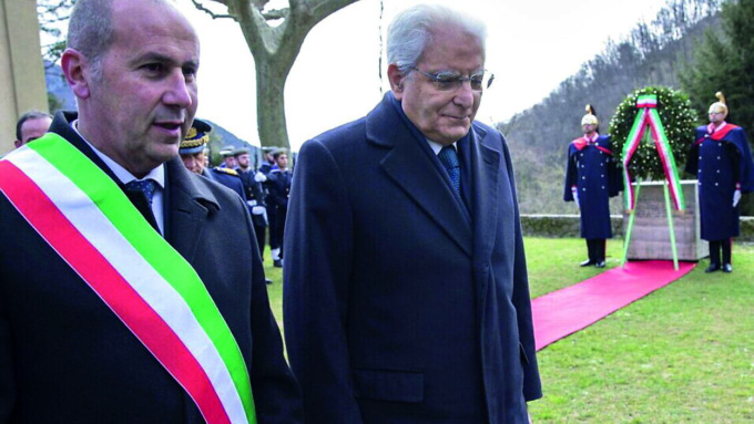 Il sindaco “banna” il Governo dalla commemorazione di Stazzema: “Chi ha in casa i busti del duce venga qui”