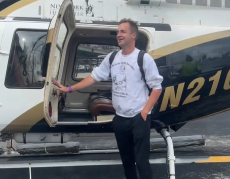 In ritardo per l’aereo noleggia un elicottero privato per arrivare in tempo: “Costa meno di un altro biglietto”