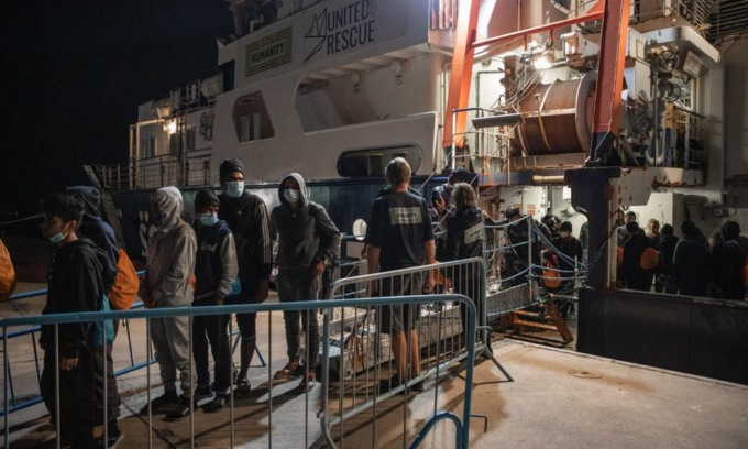 Migranti e sbarchi gestione militarizzata, ecco la svolta della Meloni