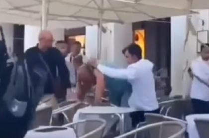 “Non può usare il bagno senza consumazione”: tra i clienti e i camerieri scoppia una maxi rissa