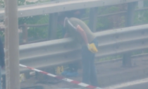 Cadavere trovato legato e bendato appeso a un guard-rail a Trieste: giallo risolto