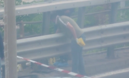 Cadavere trovato legato e bendato appeso a un guard-rail a Trieste: giallo risolto