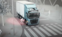 Sensori sui camion per evitare le stragi dei ciclisti: Milano e Firenze guidano la svolta in tutta Italia