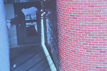 Il video dell’assurda evasione di un pericoloso killer dal carcere Usa di massima sicurezza