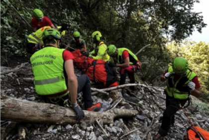 Incidente tra deltaplano e parapendio in cielo: un morto e un ferito