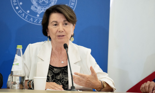 Bando da ricercatore aperto per "soli uomini" a Messina. Travolti dalla critiche, ira della ministra Roccella