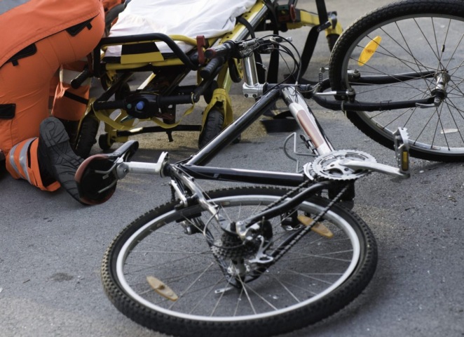 Madre diciannovenne travolta e uccisa in bici sotto gli occhi della figlia di 3 anni