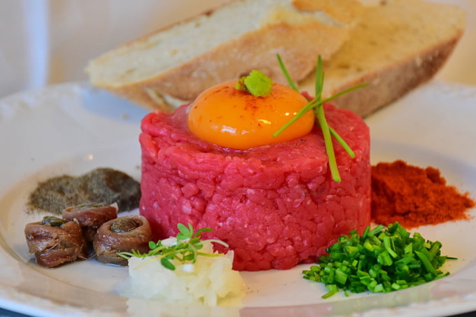 Salmonella nella tartare di bovino: quale è il prodotto ritirato dal mercato