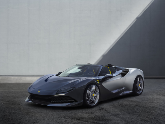 Auto da sogno: la Ferrari SP-8 è la nuova one-off di Maranello