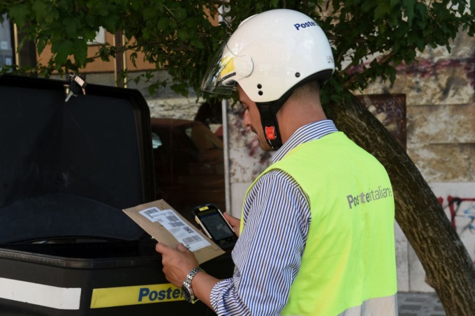 Annunci Offerte di lavoro Poste italiane cerca portalettere. Dove e come candidarsi