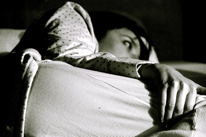 Con l’ora solare si dorme di più o di meno? Le conseguenze sulla salute
