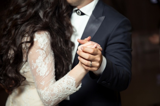 Gli invitati al matrimonio devastano il resort: agli sposi tocca pagare 15mila euro di danni