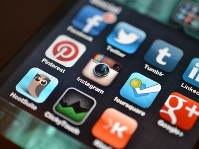 Le molestie via social e smartphone non sono reato perché la vittima può bloccare il mittente