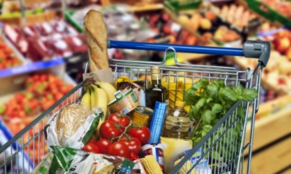 Parte il trimestre anti-inflazione: l'elenco completo dei negozi che fanno gli sconti sui prodotti alimentari