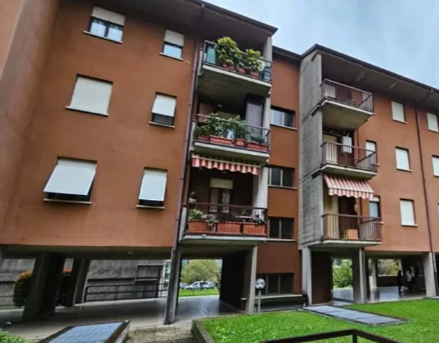 Uccide il padre a coltellate e ferisce la madre: 12 anni fa scamparono a un’aggressione simile