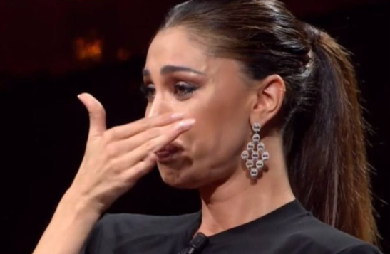 Belen Rodriguez avvistata in una clinica privata: crescono i rumors sul suo stato di salute