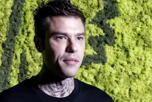 Come sta Fedez: è stato operato di nuovo per un’altra ulcera. Ora è “molto debole”